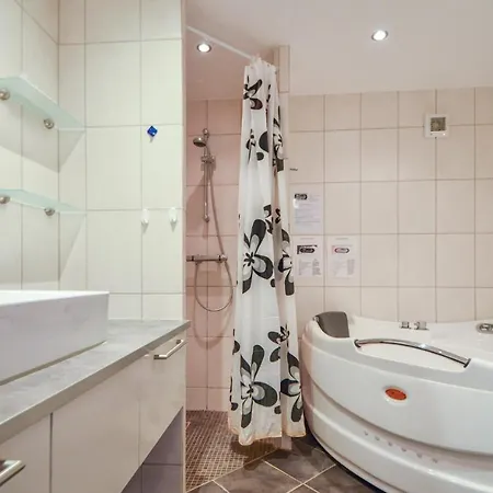 3 Bedroom Pet Friendly In Romo